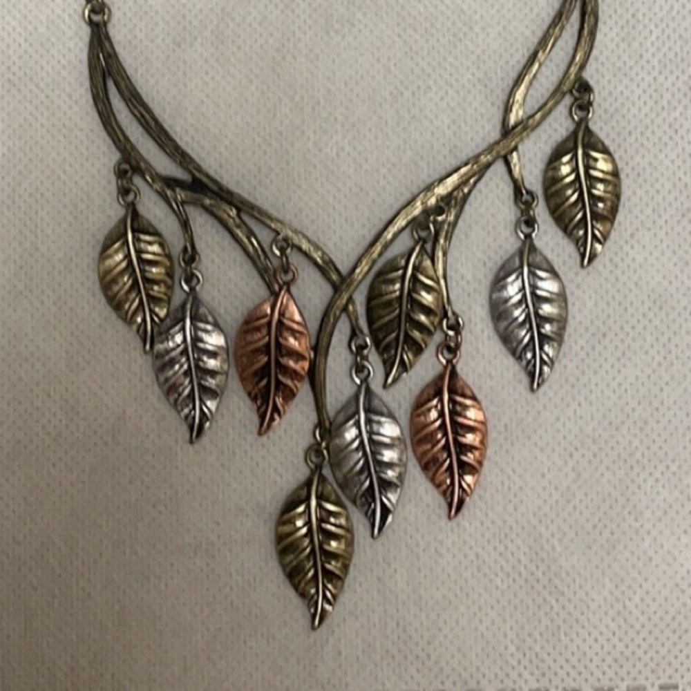🎆 2/$12 or 3/$15 Branch and leaf necklace - Picture 4 of 4